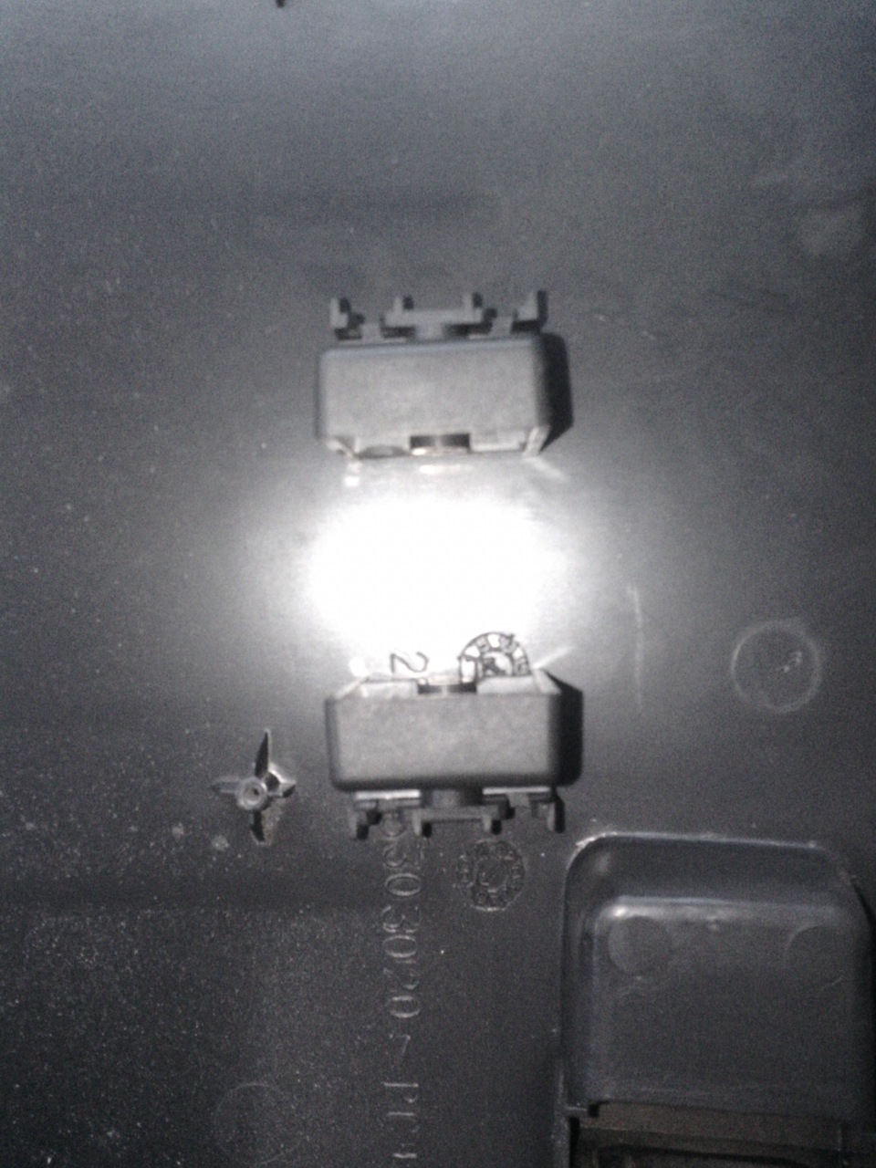 Починка замка бардачка — Lada 21102, 1,5 л, 2001 года | своими руками ...