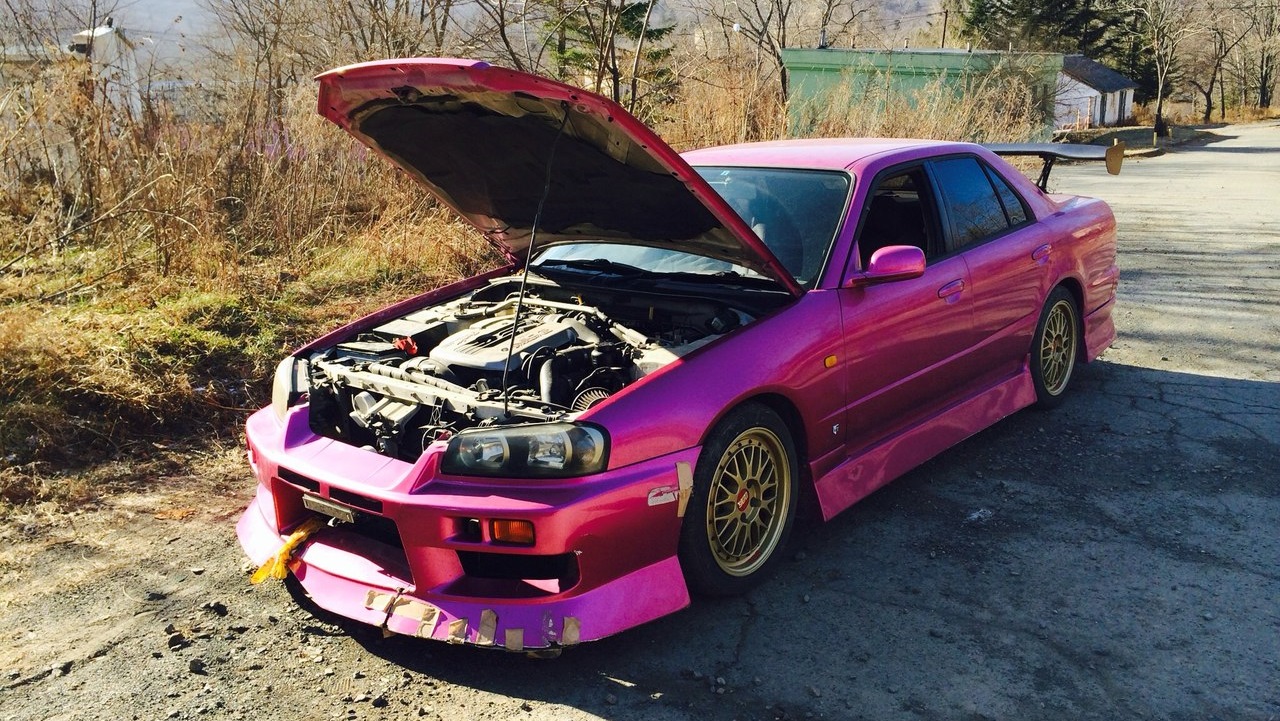 Nissan Skyline r34 Pink