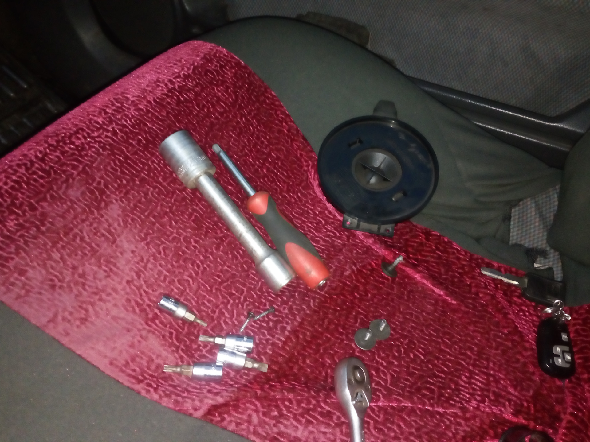 Замена / Промывка радиатора печки — Renault 19, 1,7 л., 1992 года ...