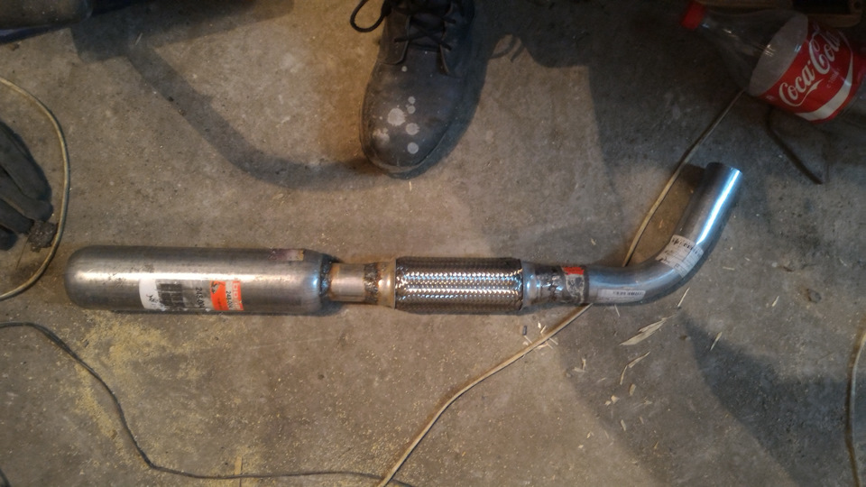 Передняя часть, еще не состыкована с фланцем приемной трубы — Mitsubishi Pajero Junior