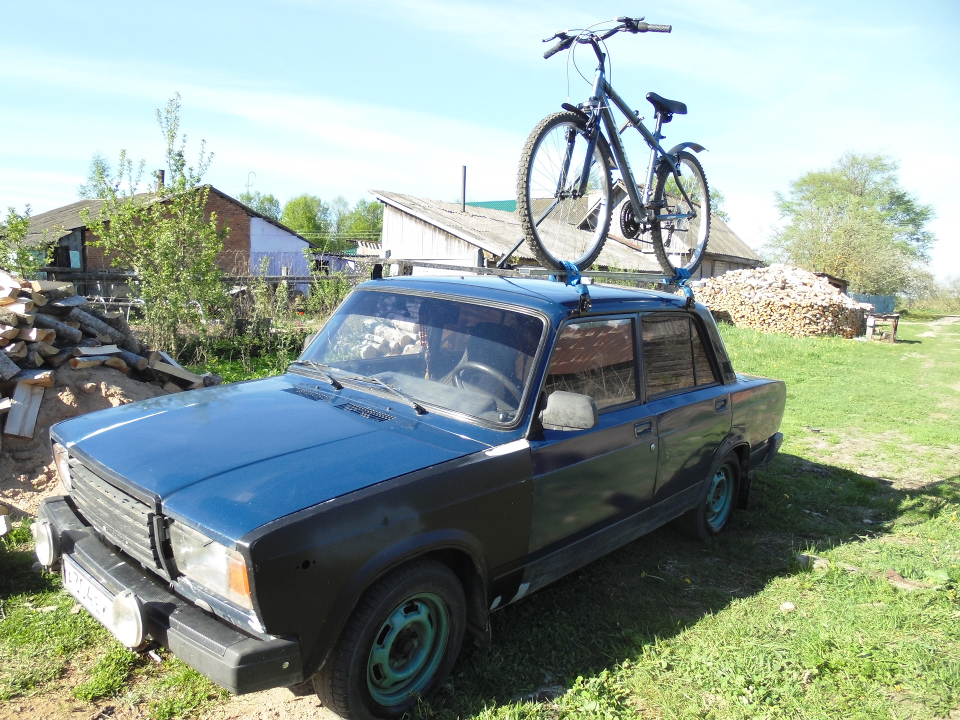 Lada 2107 с багажником на крыше