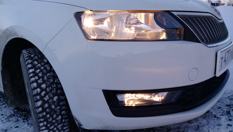 Corner — Skoda Rapid (1G)