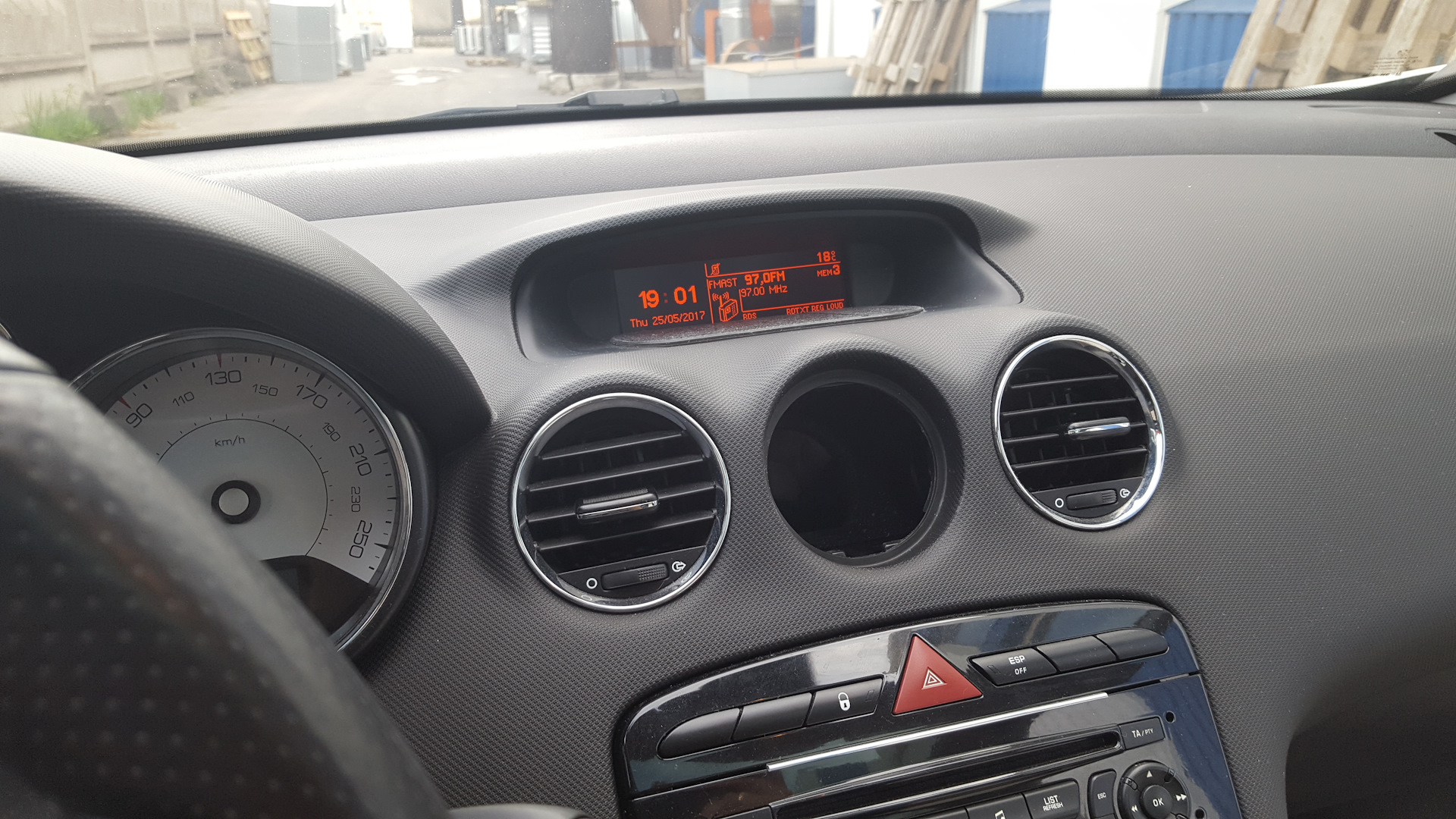 Штатный ароматизатор — Peugeot 308 (1G), 1,6 л, 2011 года | аксессуары ...