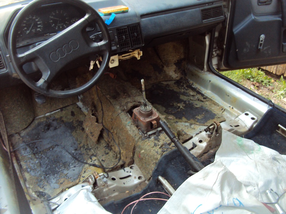 Снятие ковра (Ч.1) — Audi 100 (C3), 1,8 л, 1984 года | другое | DRIVE2