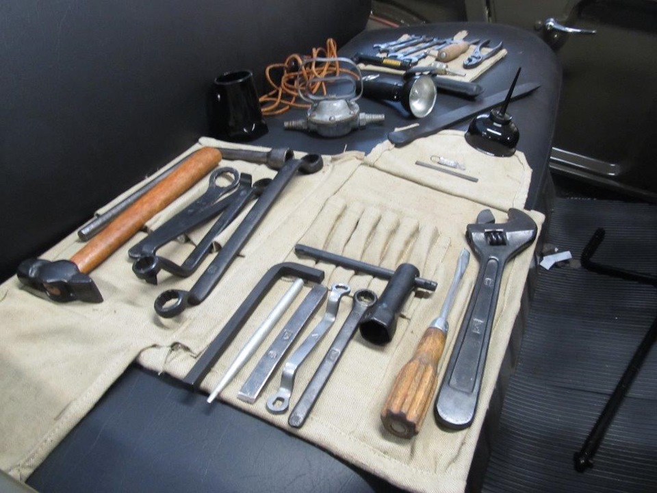 Газ 2410 штатный набор инструментов. Зип автомобиля. Шоферский инструмент газ 66. Шоферский инструмент уаз-469. Шоферский инструмент уаз-469.