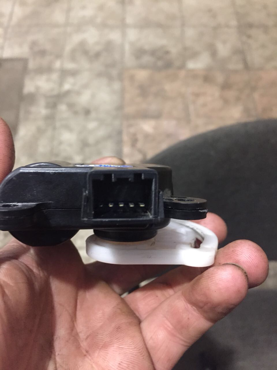 Замена моторедуктора печки — Lada Приора хэтчбек, 1,6 л, 2014 года ...