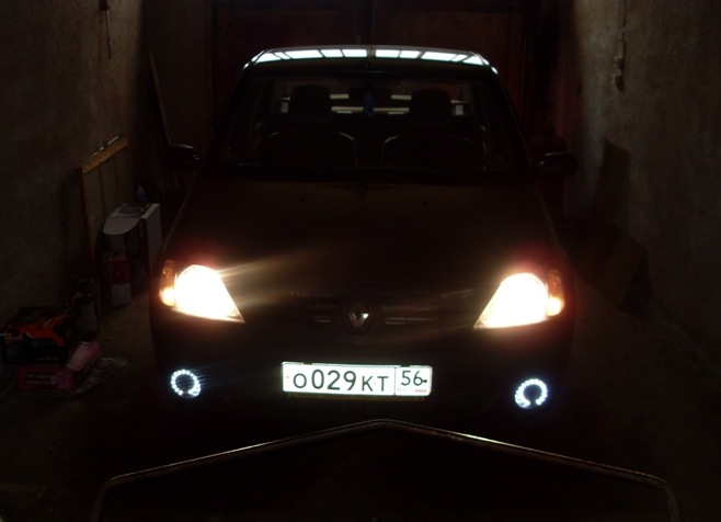 "Самоделочные противотуманки" — Renault Logan (1G), 1,4 л, 2007 года ...