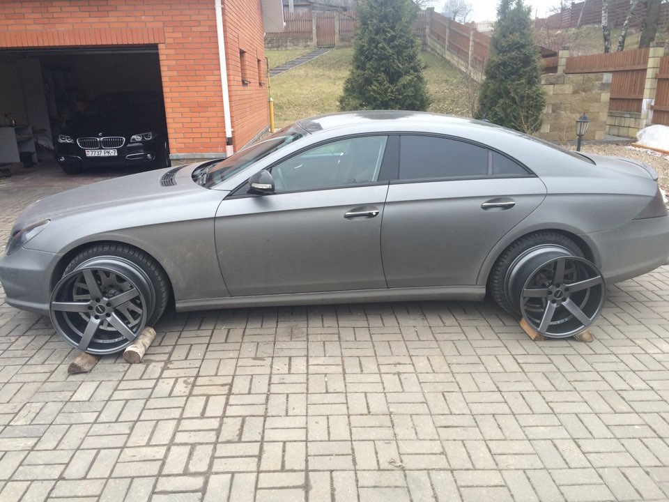 Серые диски. Мерседес CLS графит. Mercedes Benz CLS w219 Nardo Grey. Серый w219 диски АМГ. AMG диски от CLS 219 графит.