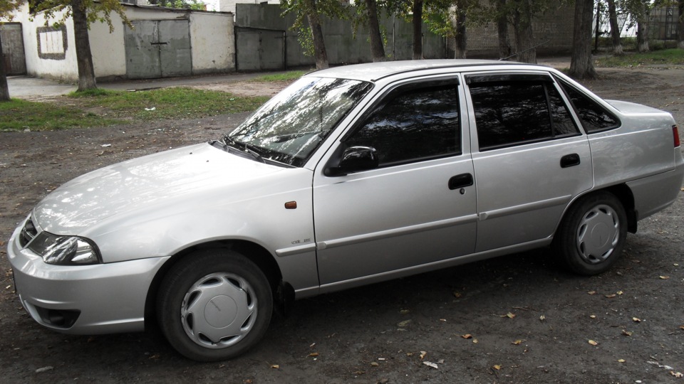 Не сразу глох двигатель, после выключения зажигания при этом стрелка ...