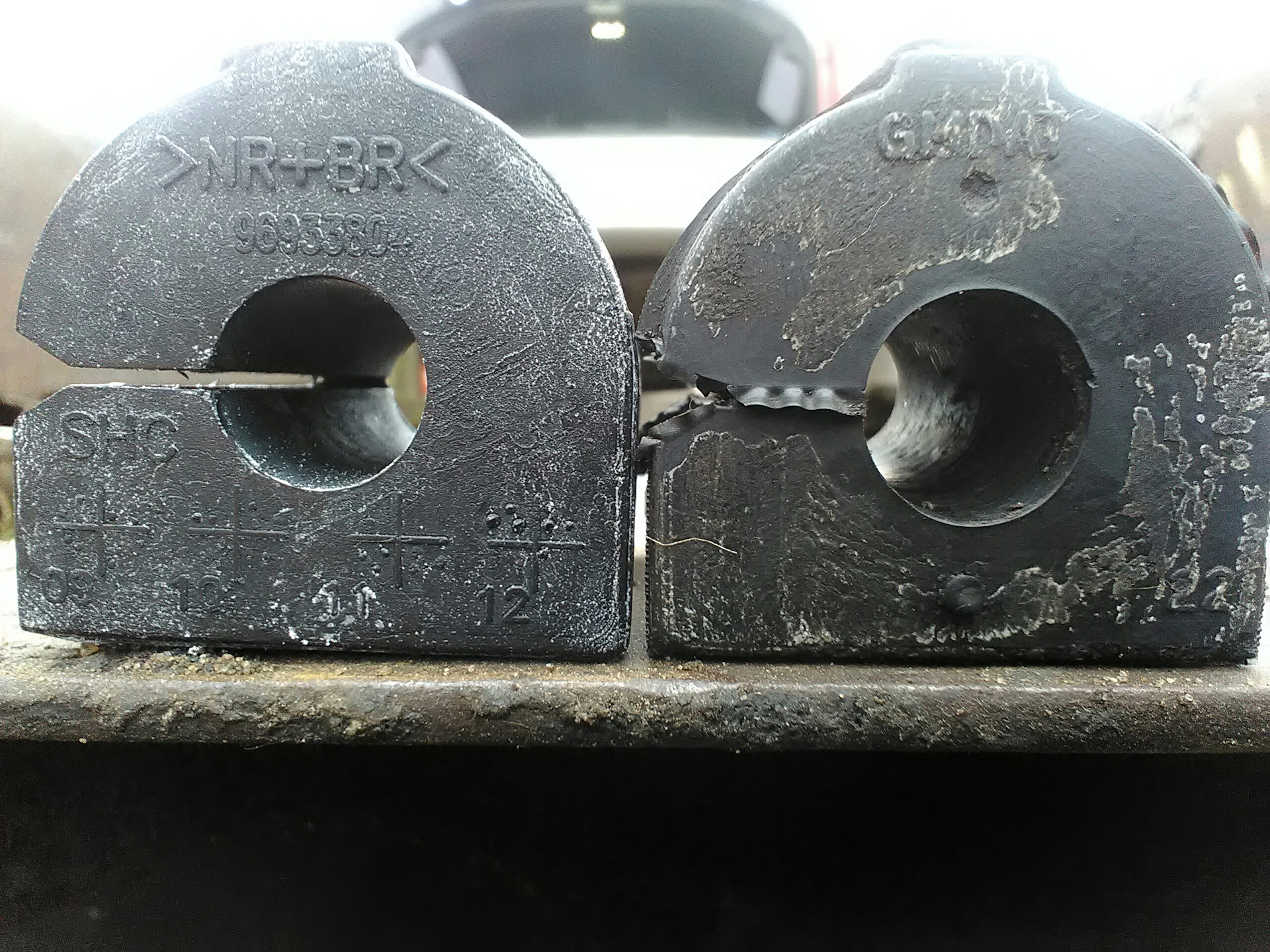 Замена задних втулок стабилизатора — Chevrolet Lacetti SW, 1,6 л, 2007 ...