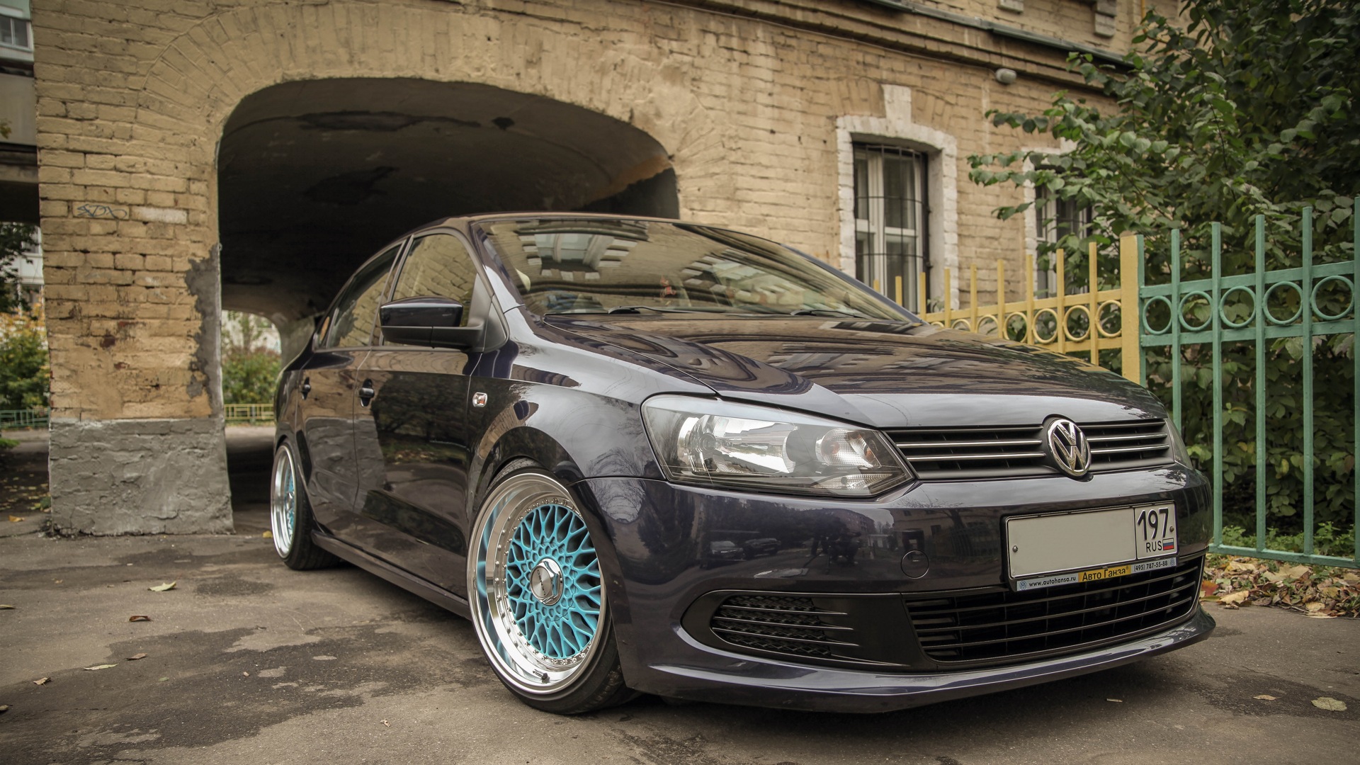 Volkswagen Polo sedan stance