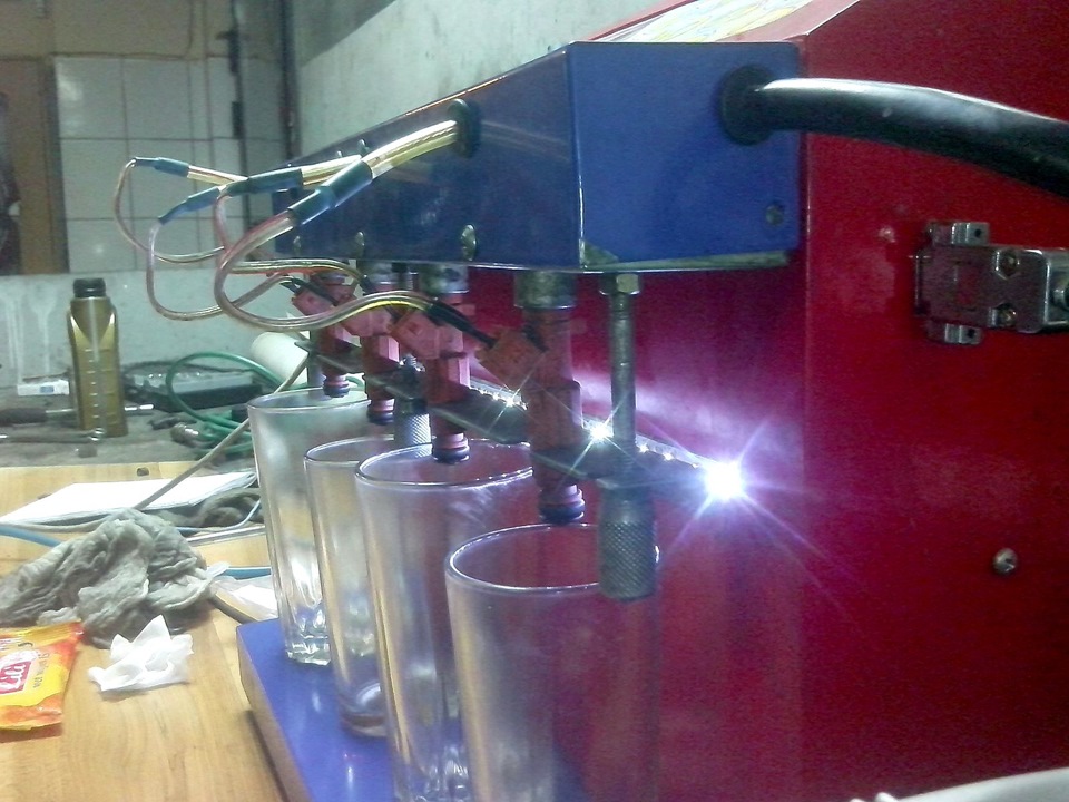 Замена свечей и продувка форсунок — Alfa Romeo 156, 2 л, 2002 года ...