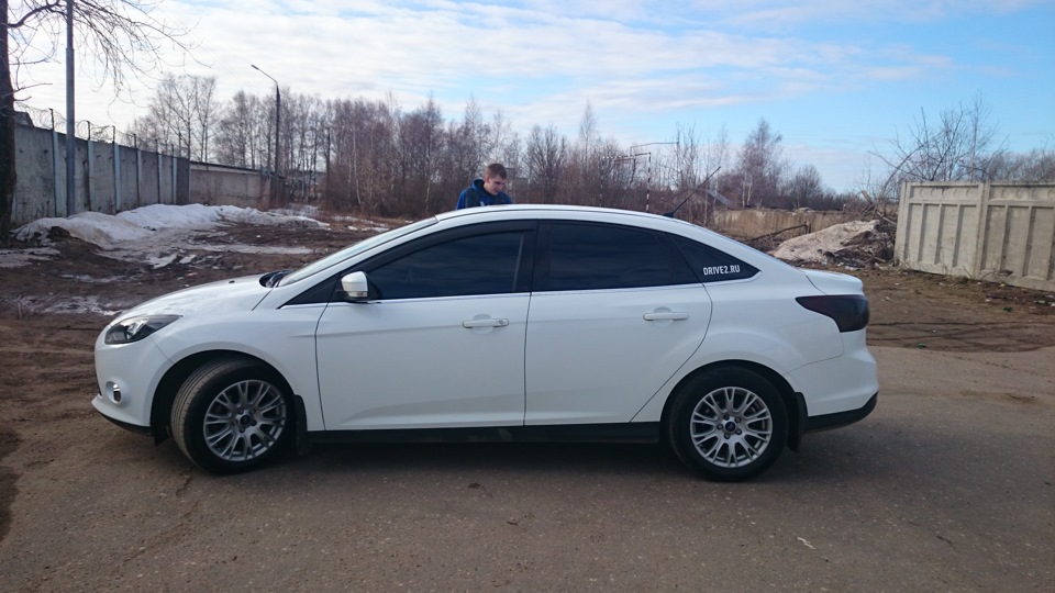 Ford Focus 2012 седан белый