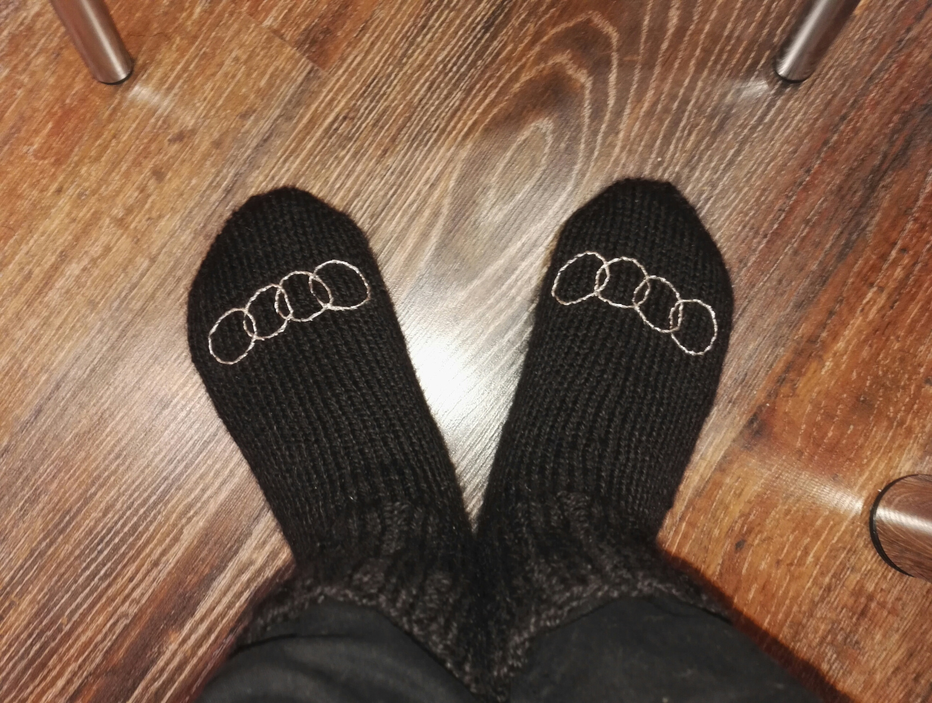 Помоги найти мои носки 99 уровень. Носки Ауди. Носки мужские логотип Ауди. Агент 007 вязаные носки. Моя одежда Мои носки.