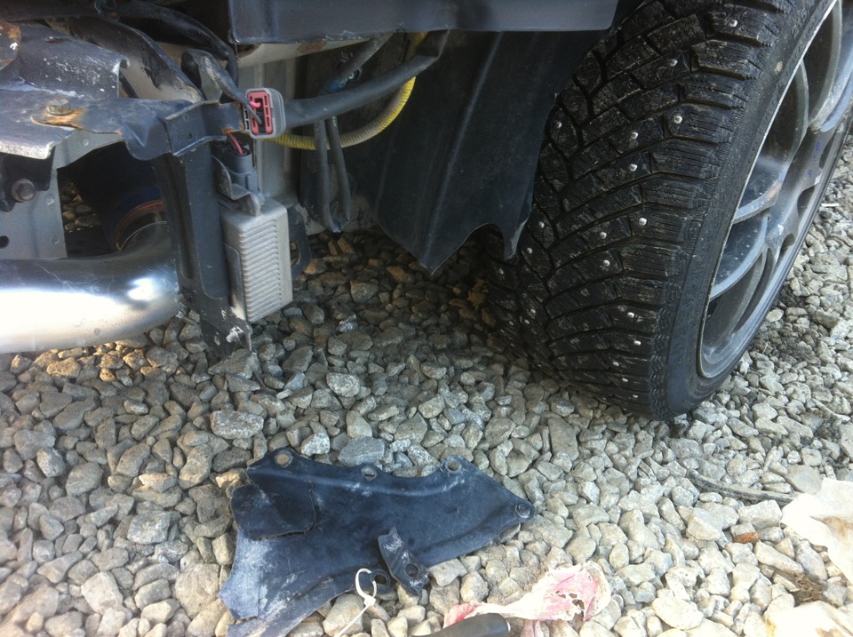 Ну и оторвал все хомуты и остатки сломанных локеров, после ледовых побоищ нужны оба новых локера. — Subaru Impreza WRX STI (GD)