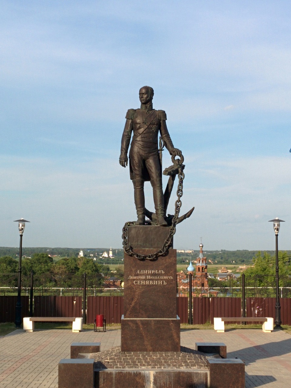 Единственный памятник. Боровск памятник адмиралу Сенявину. Памятник Сенявину в Боровске. Памятник адмиралу Сенявину в Боровске Калужская область. Адмирал Сенявин в Боровске.