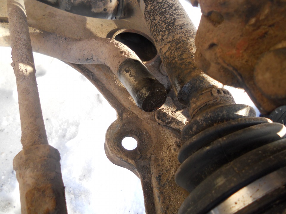 Замена тяг стабилизатора — Volkswagen Passat Variant (B3), 1,6 л, 1990 ...