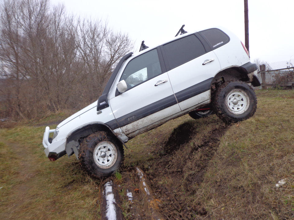 Chevrolet Niva off Road белая