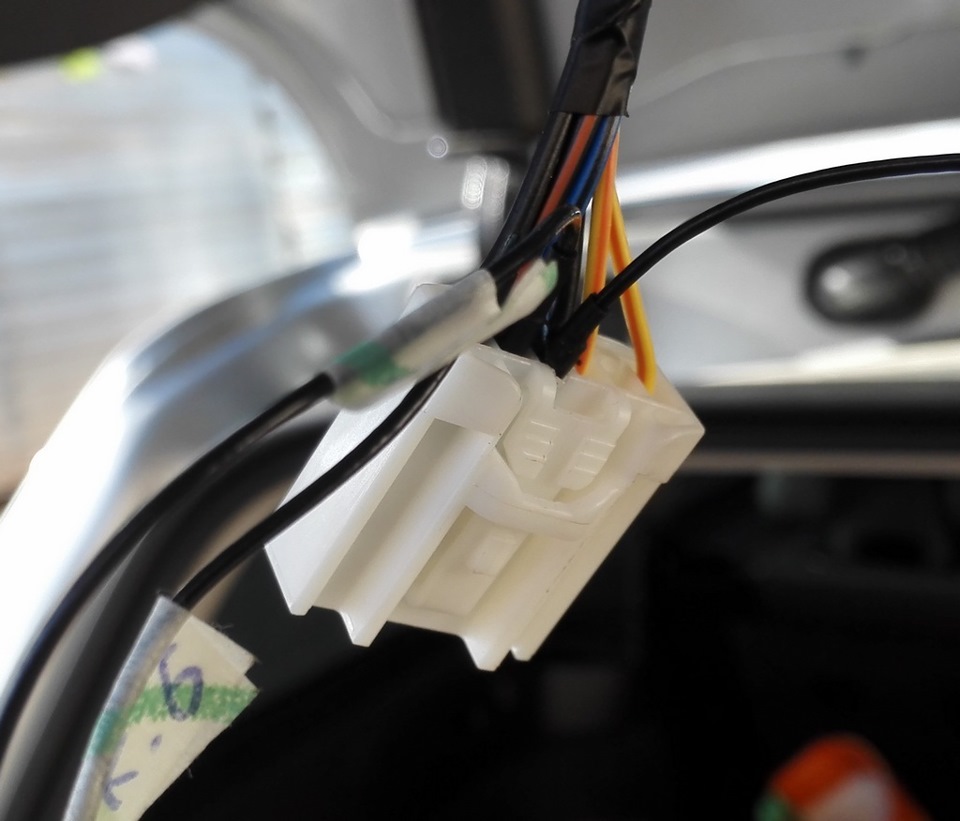 Первый разъем — Volvo XC70 III