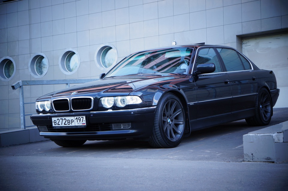 BMW e38 Black Bandit