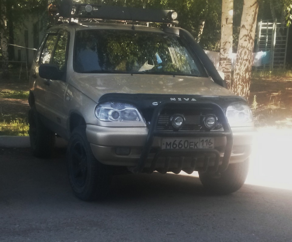 Доп. ксеноновые фары. — Chevrolet Niva (1G), 2 л, 2005 года ...