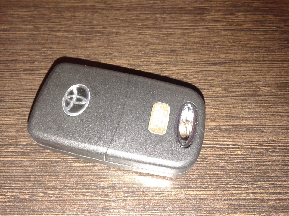 Выкидной ключик — Toyota Avensis II, 1,8 л, 2006 года | аксессуары | DRIVE2
