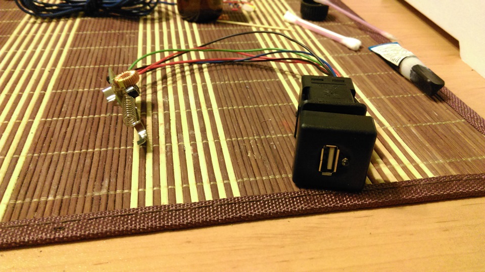 Usb-зарядка в кнопке на Ваз 2110,11,12, с панелью старого образца ...