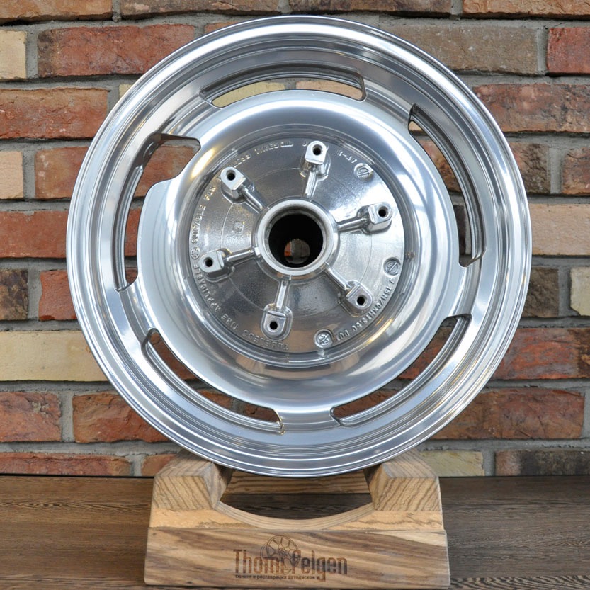 Зеркальная полировка диска. 1- диск OZ Breyton 2-ой от мотоцикла Yamaha ...