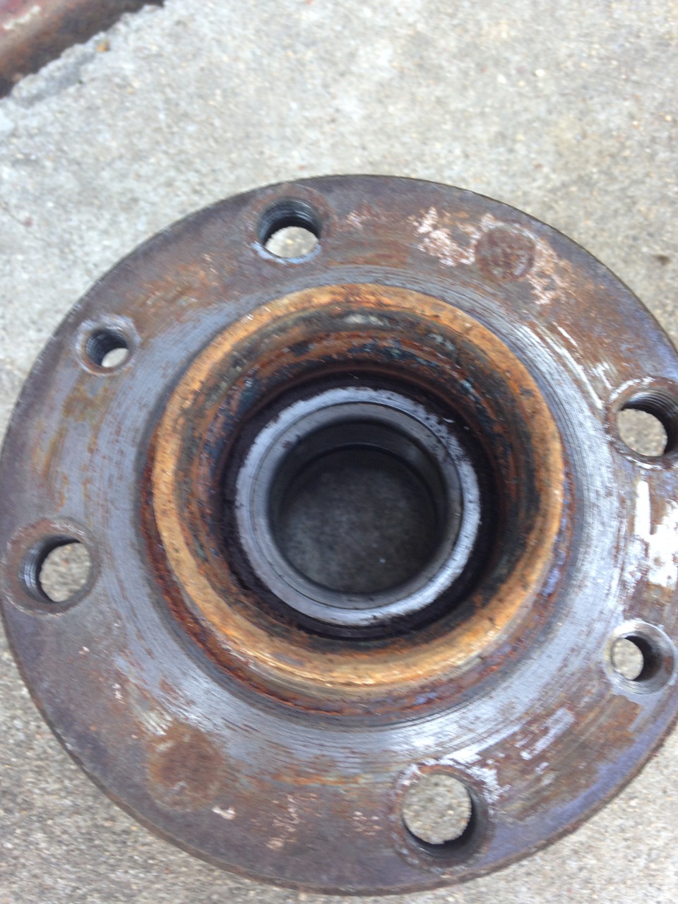 Замена заднего ступичного подшипника — Lada Гранта (1G), 1,6 л, 2013 ...