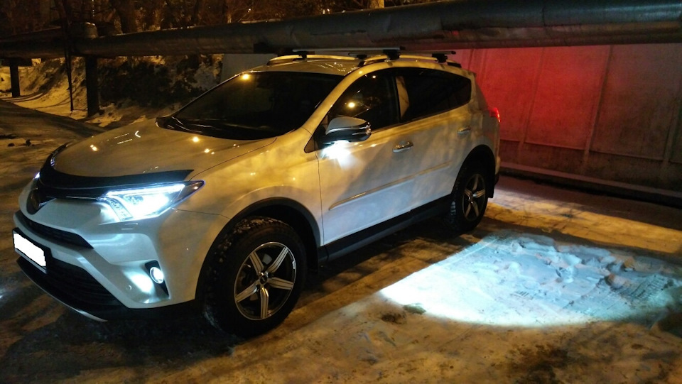 Фоновая подсветка салона — Toyota RAV4 (IV), 2,5 л, 2016 года ...