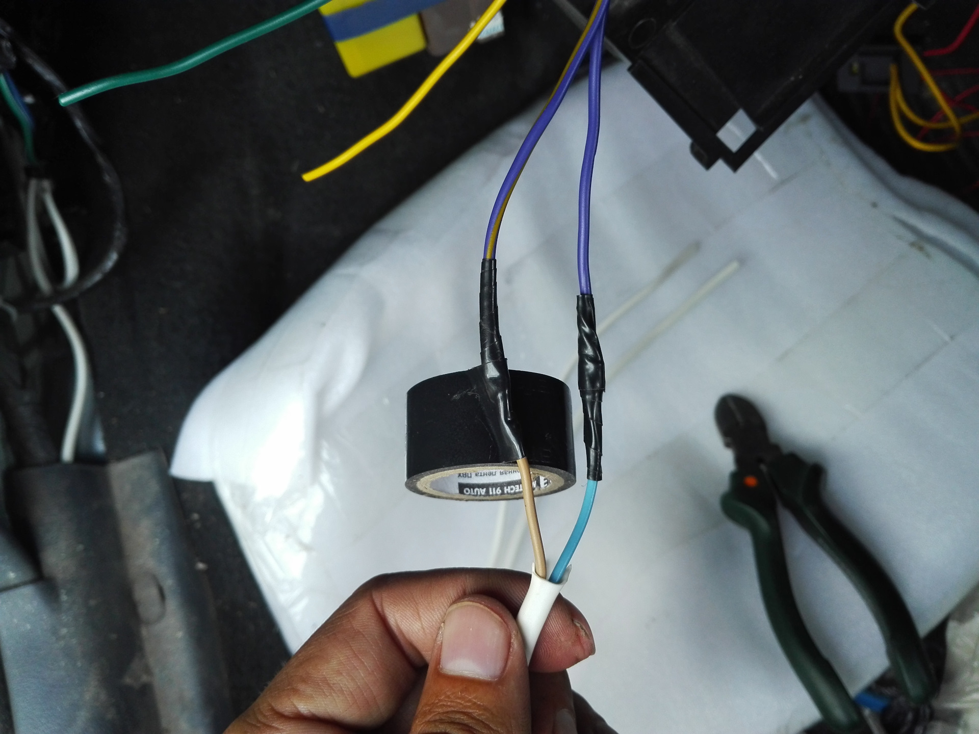 Можно ли удлинить провод датчика температуры. Датчик забортной температуры ваз в ауди 80. Датчик температуры в помещении схема подключения. Можно ли удлинить провод датчика температуры. Оборвался провод парктроника.