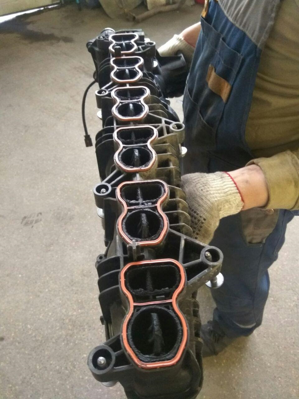 Впускной коллектор n57 s1. Чистка коллектора двигателя. Чистка коллектора двигателя. Чистка впускного коллектора без снятия. Чистка впускного коллектора форд мондео 4 дизель.