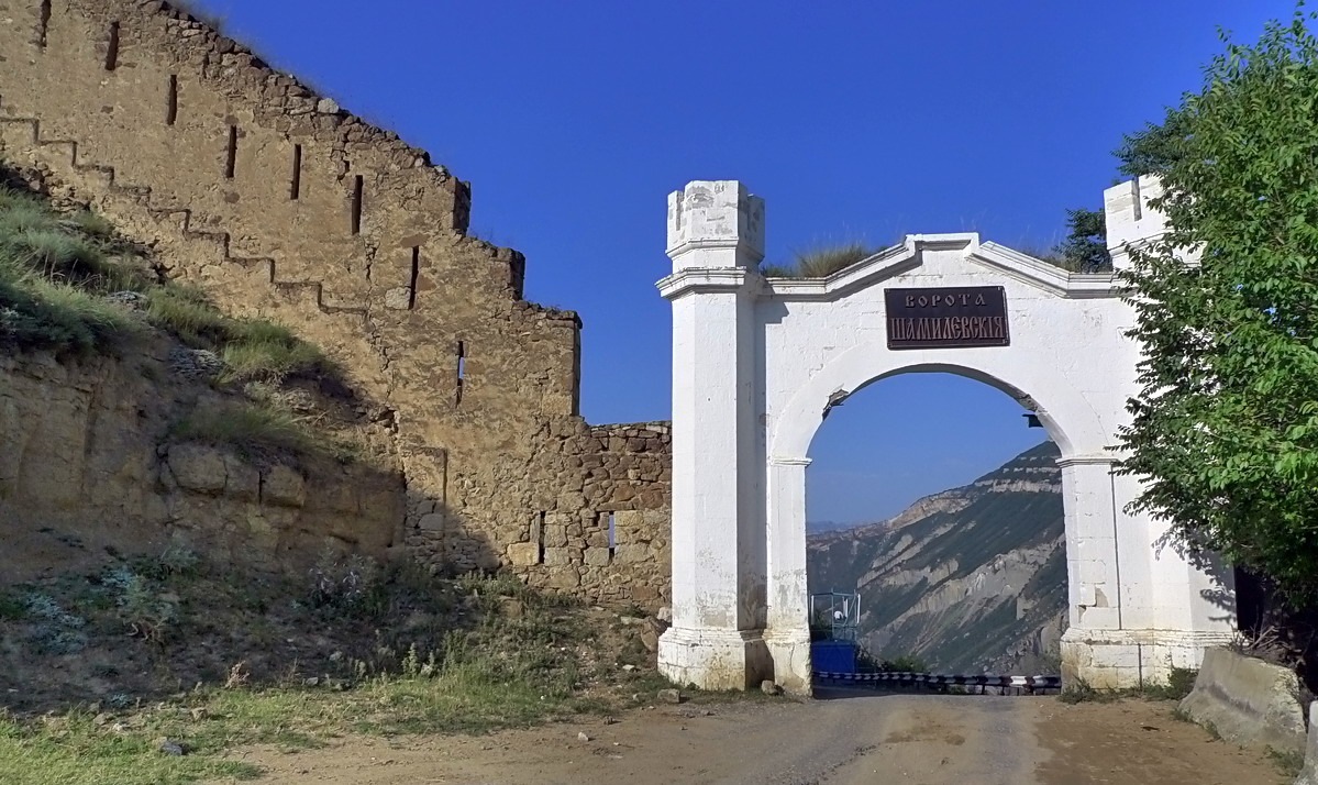 Ворота шамиля в гунибе фото