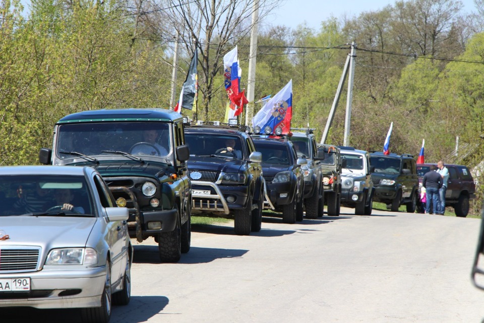 Авто пробега б у. Стеклянка автопробег. Автопробег внедорожников на 9 мая 2021. Призыв на автопробег. Есаул автопробег.