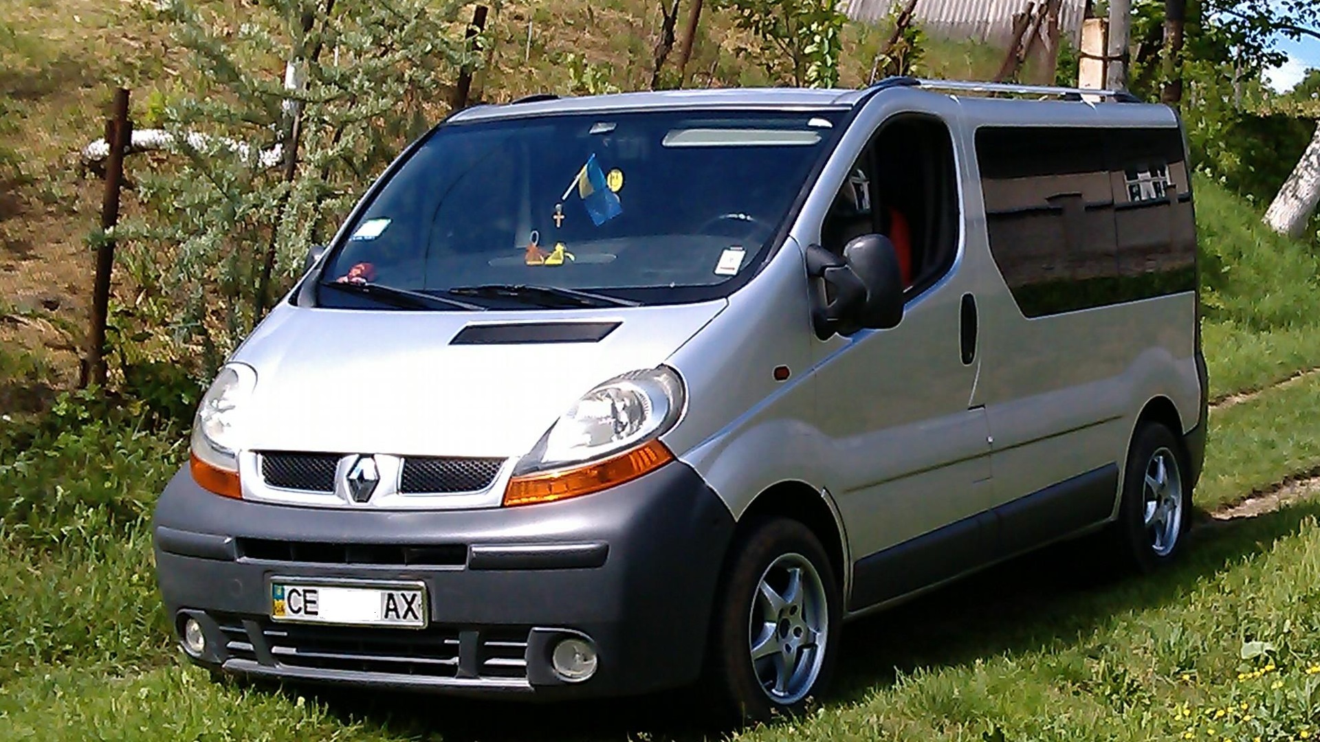 Рено трафик 2 фото Renault Trafic (2G) 1.9 дизельный 2004 Серебристик на DRIVE2