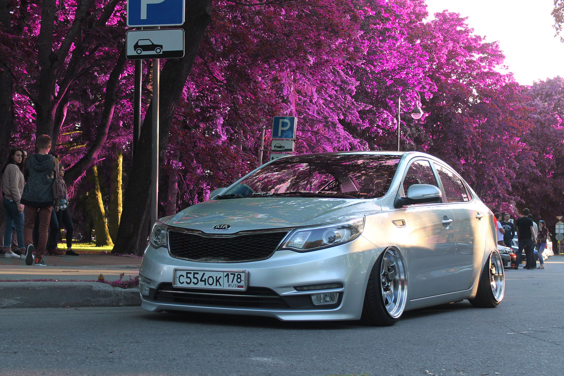 Kia Rio stance