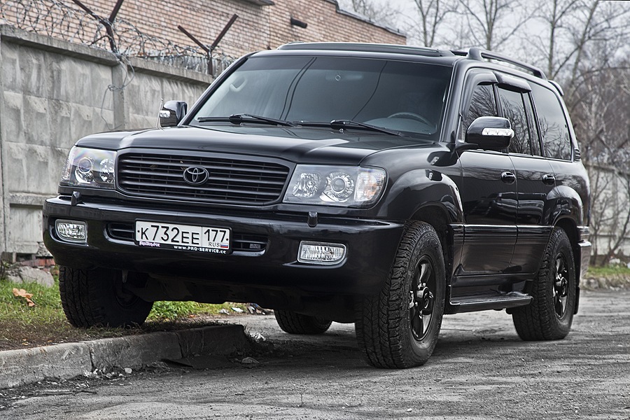 Land Cruiser 100 from Pro-Service. 
