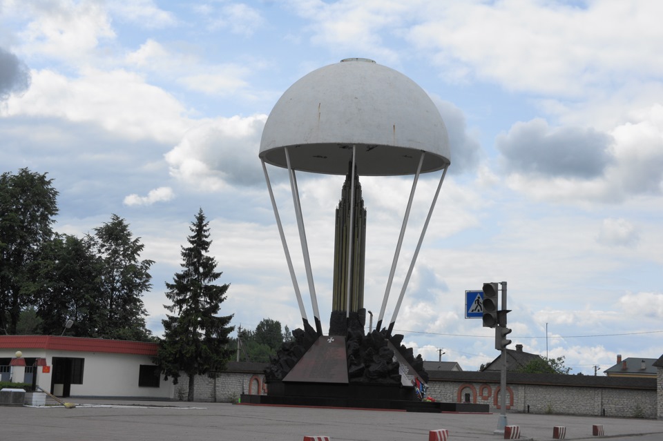 Памятник 6 класс. Памятник 6 роте в Пскове. Памятник 9 роте в Пскове. Памятник 6 роте Димитровград. Памятники 6 роте в Пскове лицей.