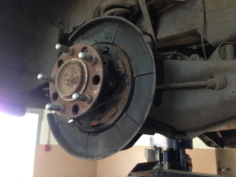 Задние тормоза от Аутлендер ХЛ — Mitsubishi Lancer X, 2 л, 2008 года ...