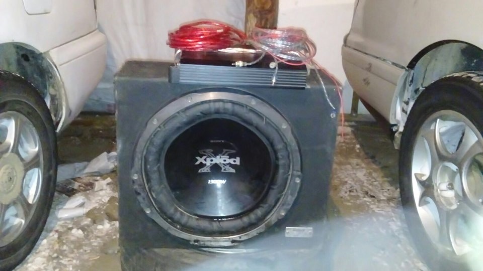 Установил сабвуфер 1300w xplod с усилителем на 650w kicx — Toyota Wish ...
