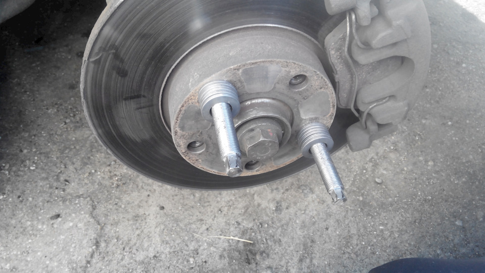 audi c4 одно колеса в арке одно глубже audi c4 одно колеса в арке одно глубже