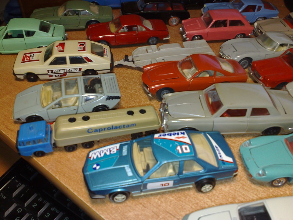 Машинки времен ссср. Машинки модельки. Советские модельки. Советские модельки машинки. Масштабные модели советских автомобилей.