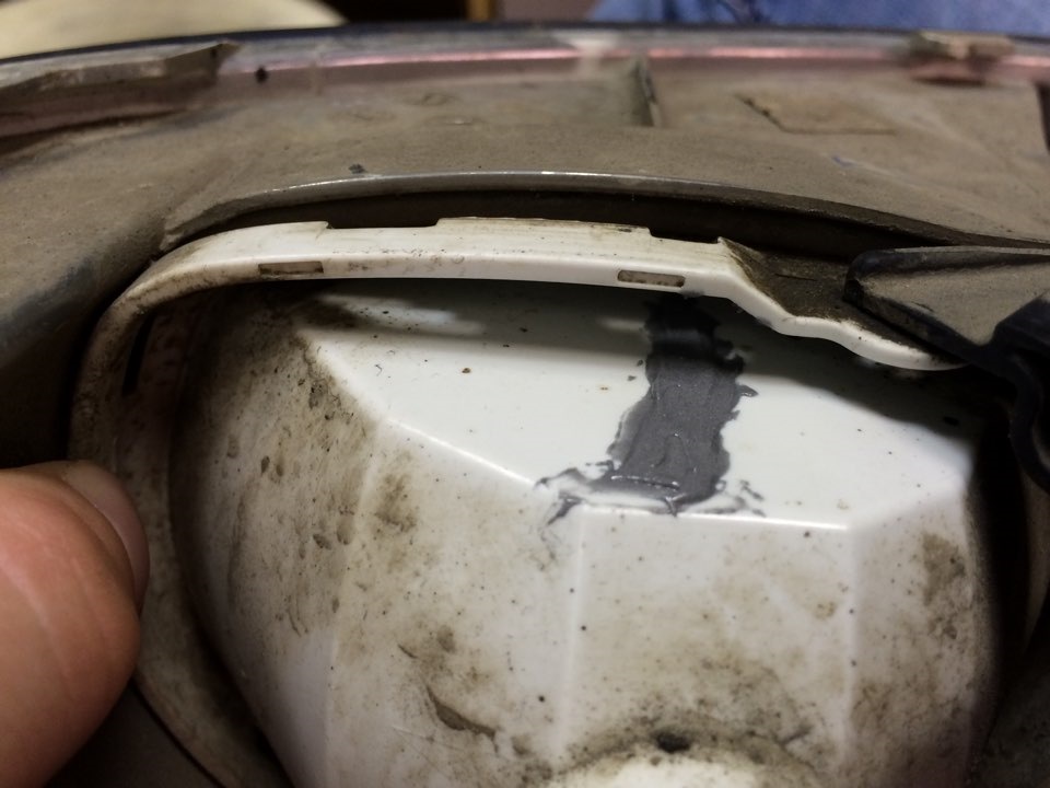 Потеет левая ПТФ — Skoda Octavia Mk2, 1,6 л., 2011 года | визит на ...