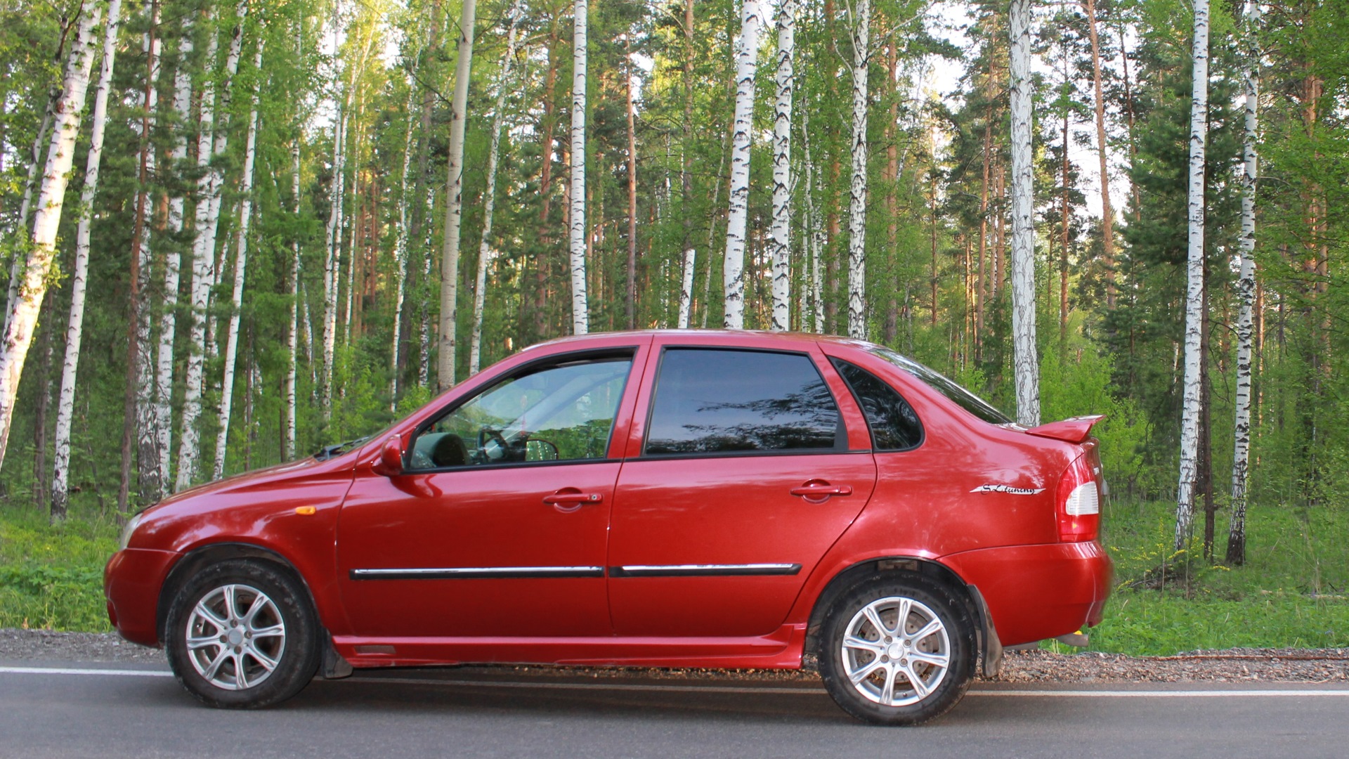 Lada Kalina седан красный