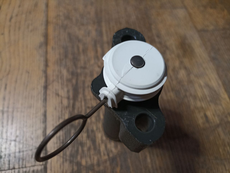 На уплотнителе шов от формы, сама резина жёсткая. — Toyota 4Runner (2G)