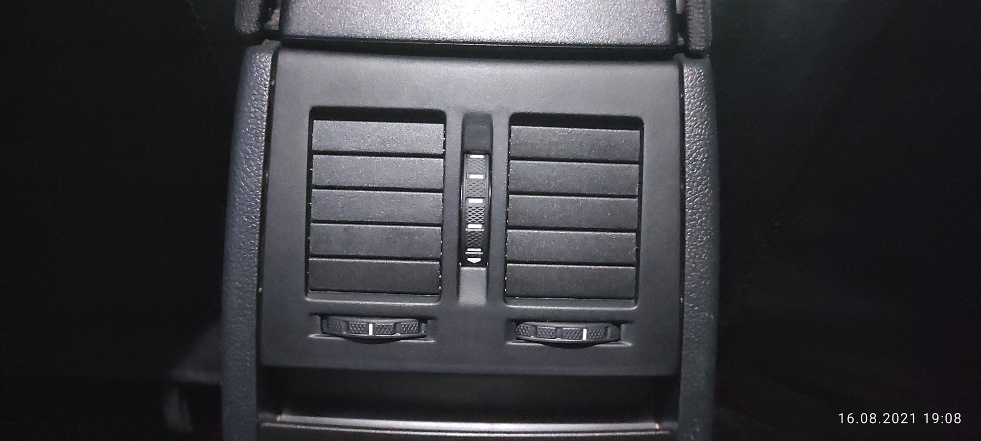 Замена жалюзи задней ветродуйки — Skoda Octavia A5 Mk2, 1,8 л, 2012 ...