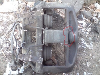 Центральный пыльник, зачастую проблемы начинаются из-за него — Audi A4 (B6)