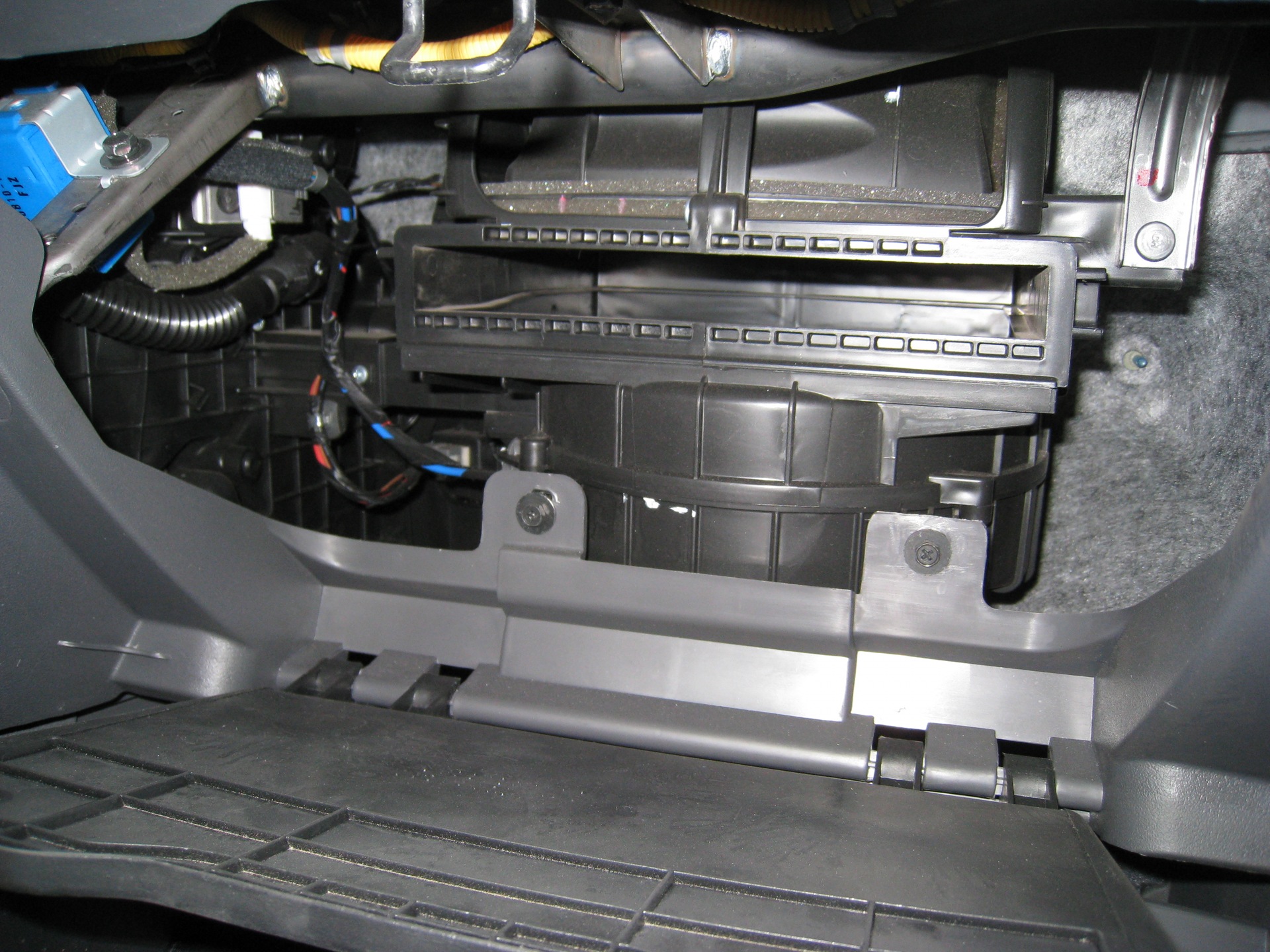 1e1408s 960 можно ли пылесосить салонный фильтр