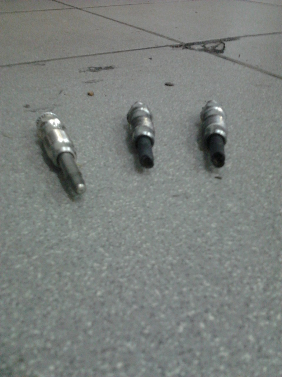 замена свечей накала — BMW 5 series (E34), 2,5 л, 1993 года | своими ...