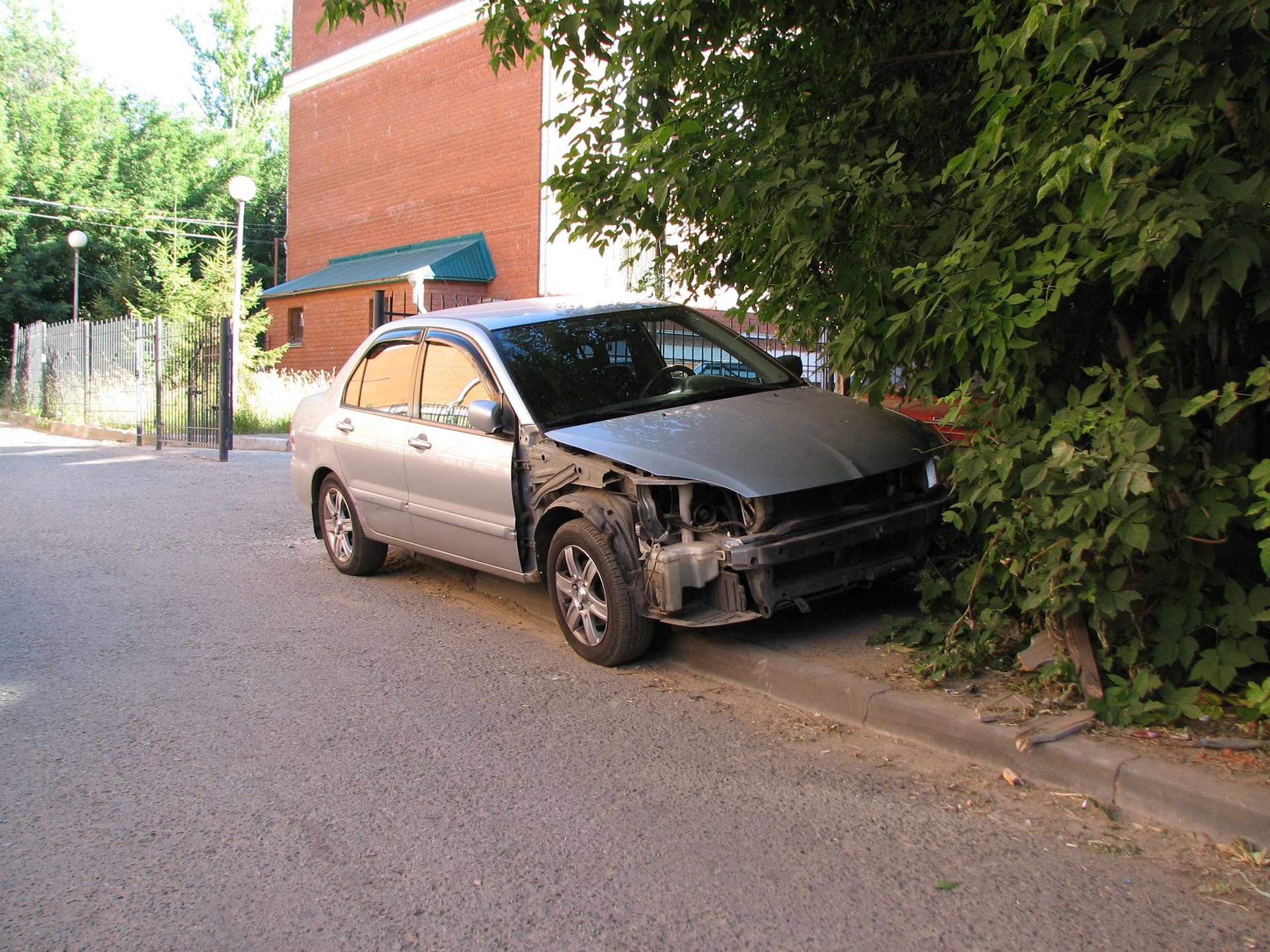 Котэ на районе — Mitsubishi Lancer IX, 1,6 л, 2006 года | прикол | DRIVE2